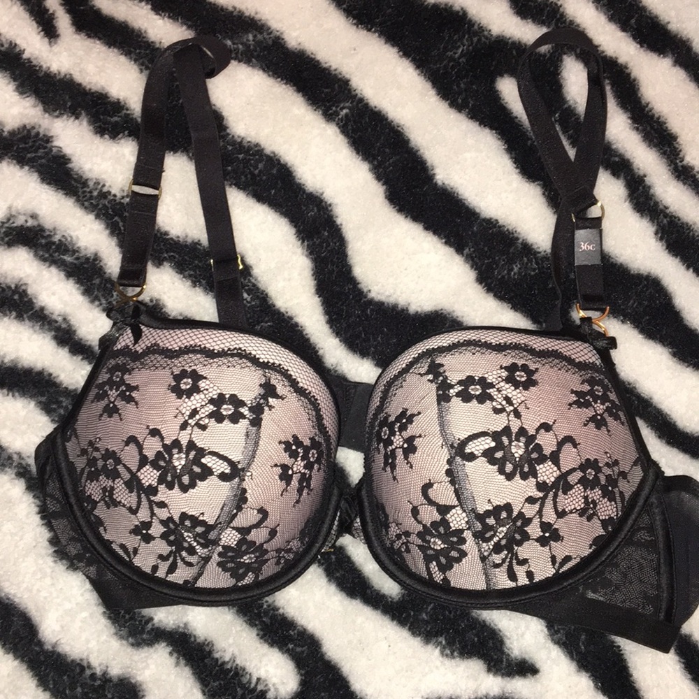 NWT Victoria’s Secret flirt push up bra ❤️